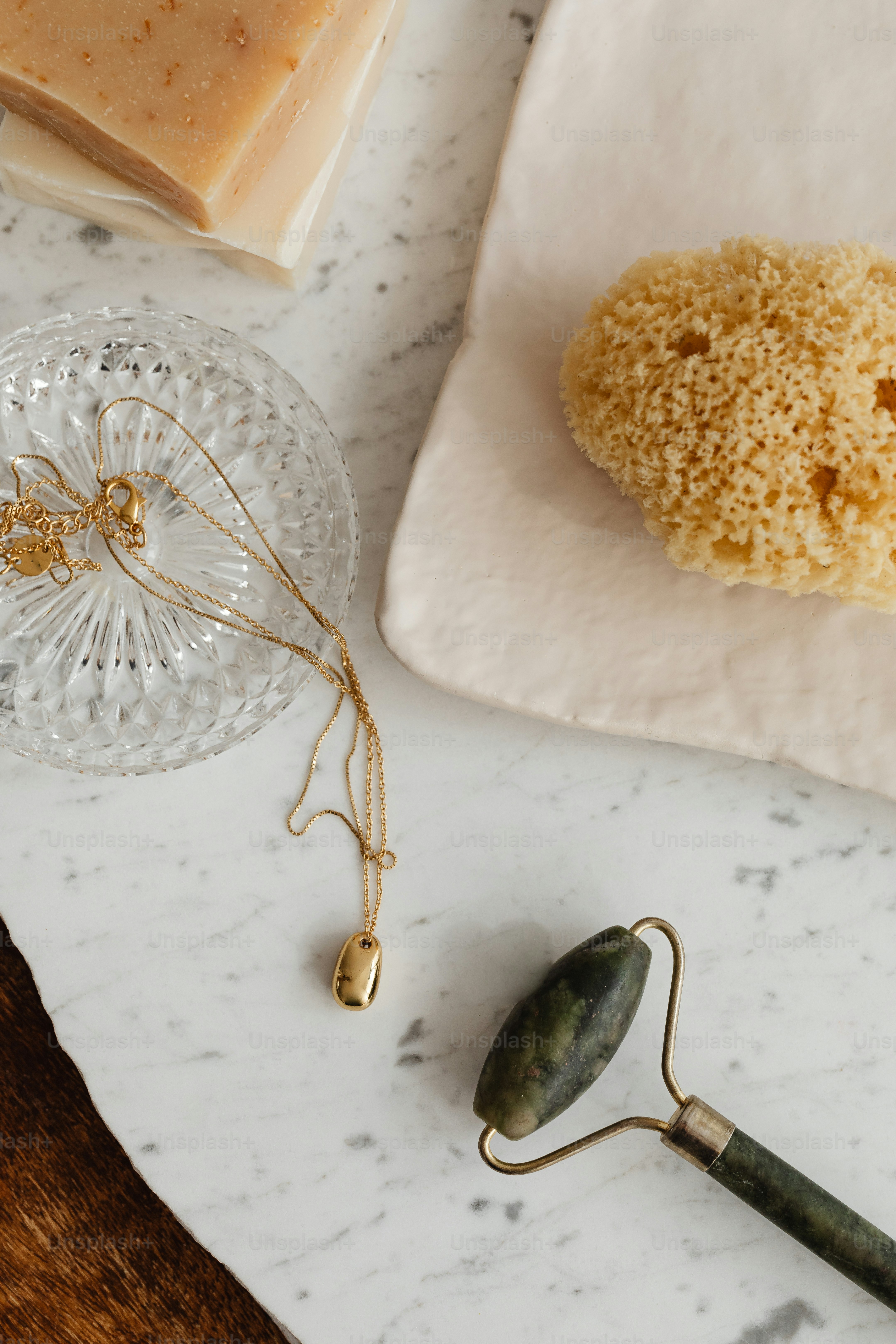 Nahaufnahme eines Tisches mit Seife und einem Löffel