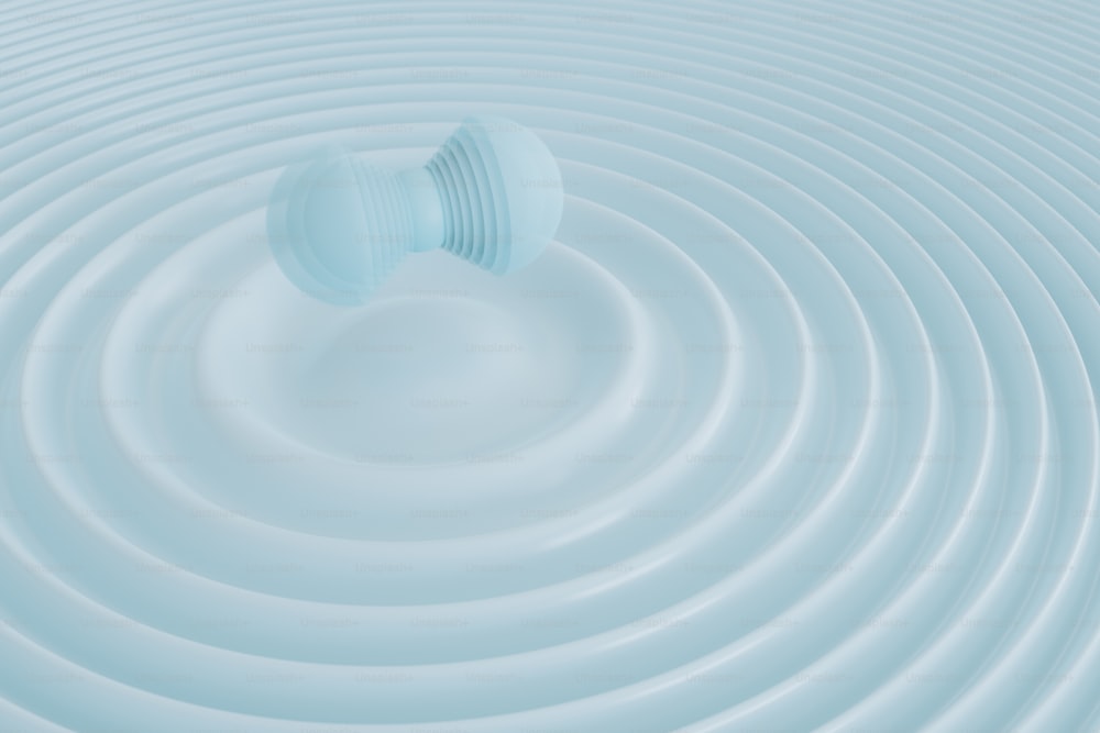 un objet circulaire blanc flottant au-dessus d’un plan d’eau