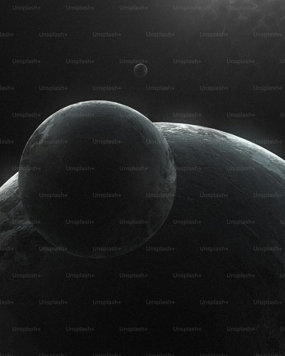 uma foto em preto e branco de dois planetas