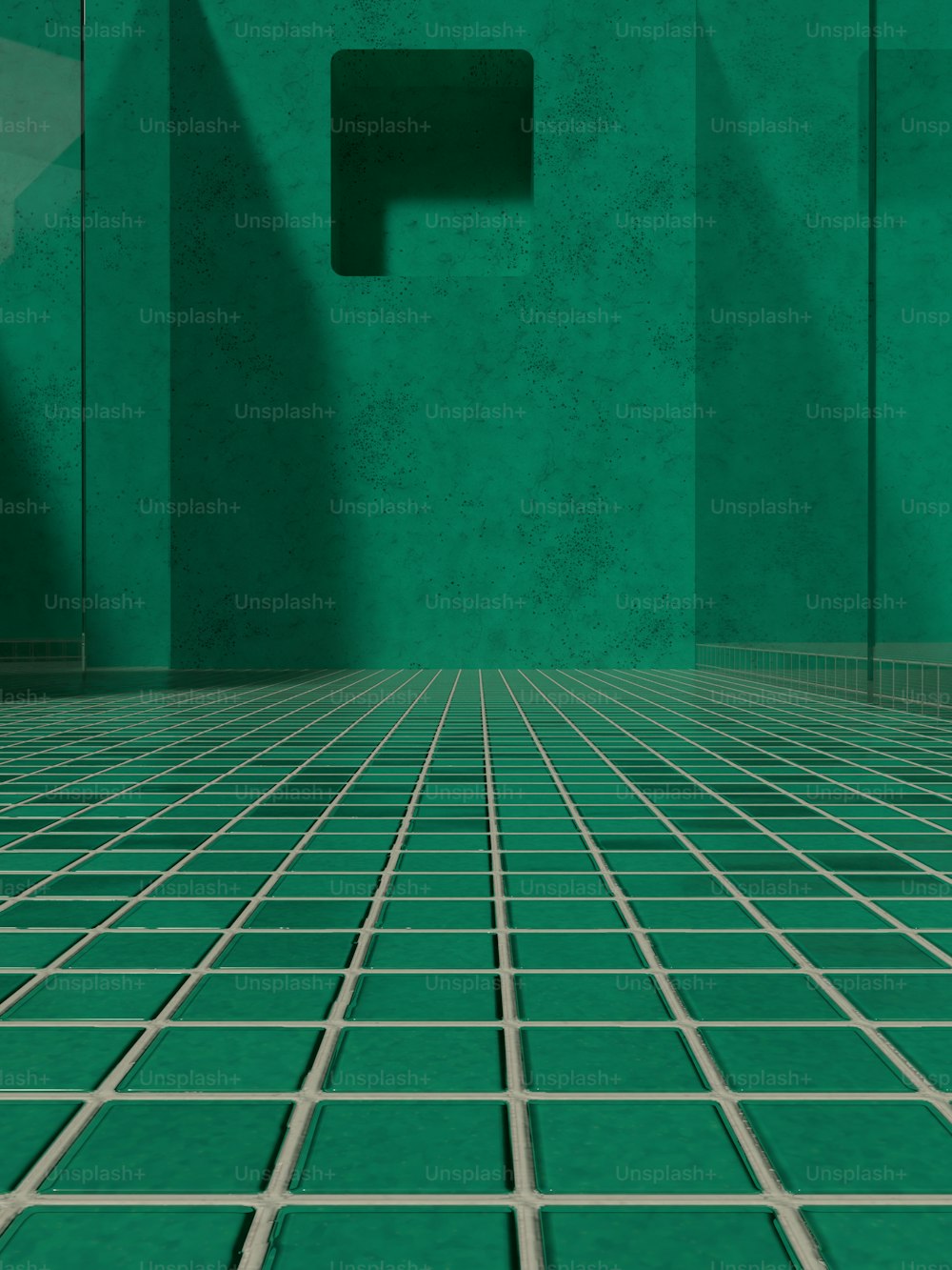 una stanza con una parete verde e un pavimento piastrellato