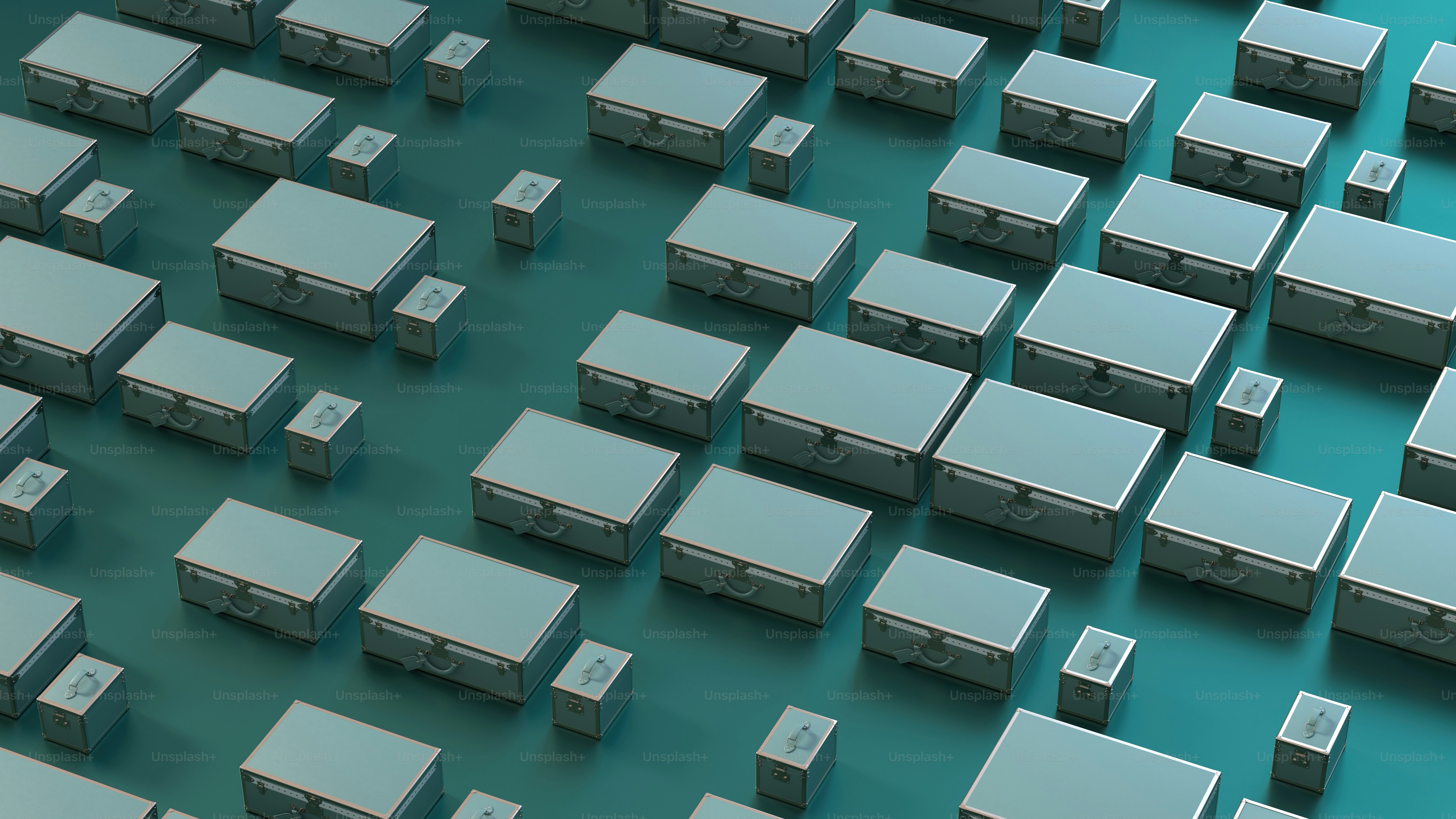 un grand groupe de tables et de chaises dans une pièce