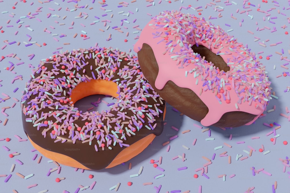 um par de donuts sentados em cima de uma mesa
