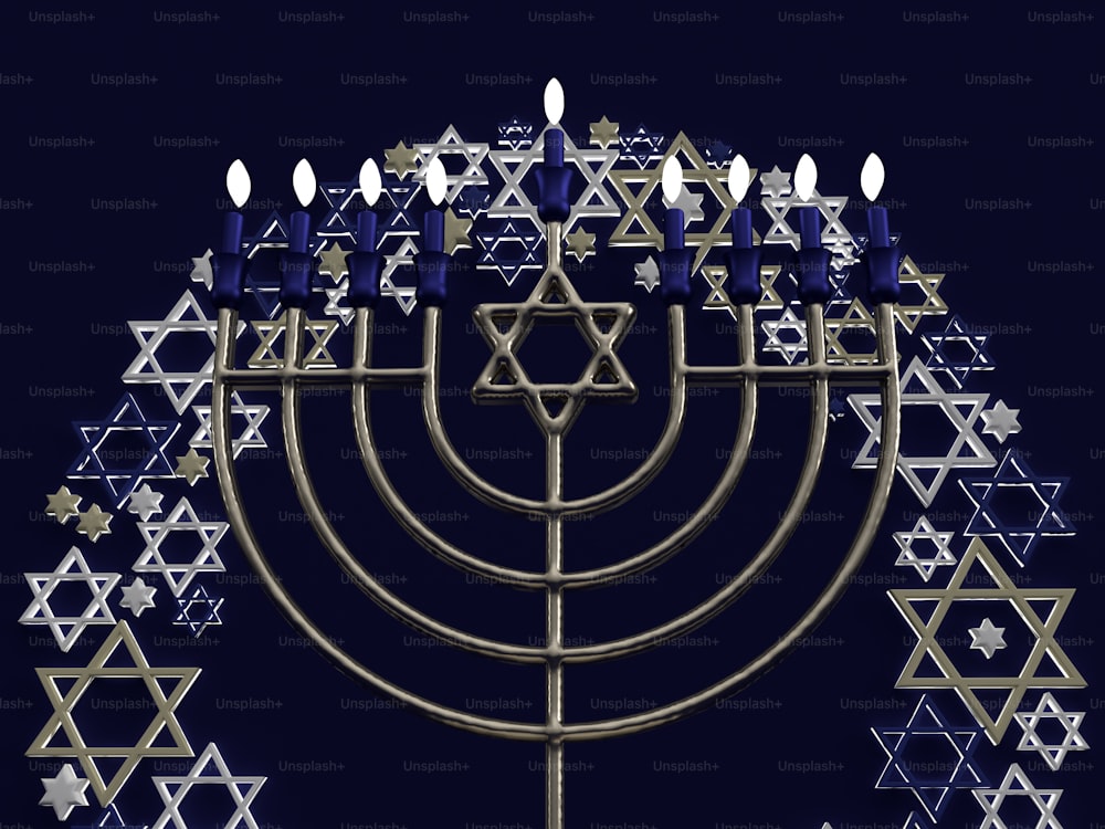 Una menorah di Hanukkah con candele e stelle di David