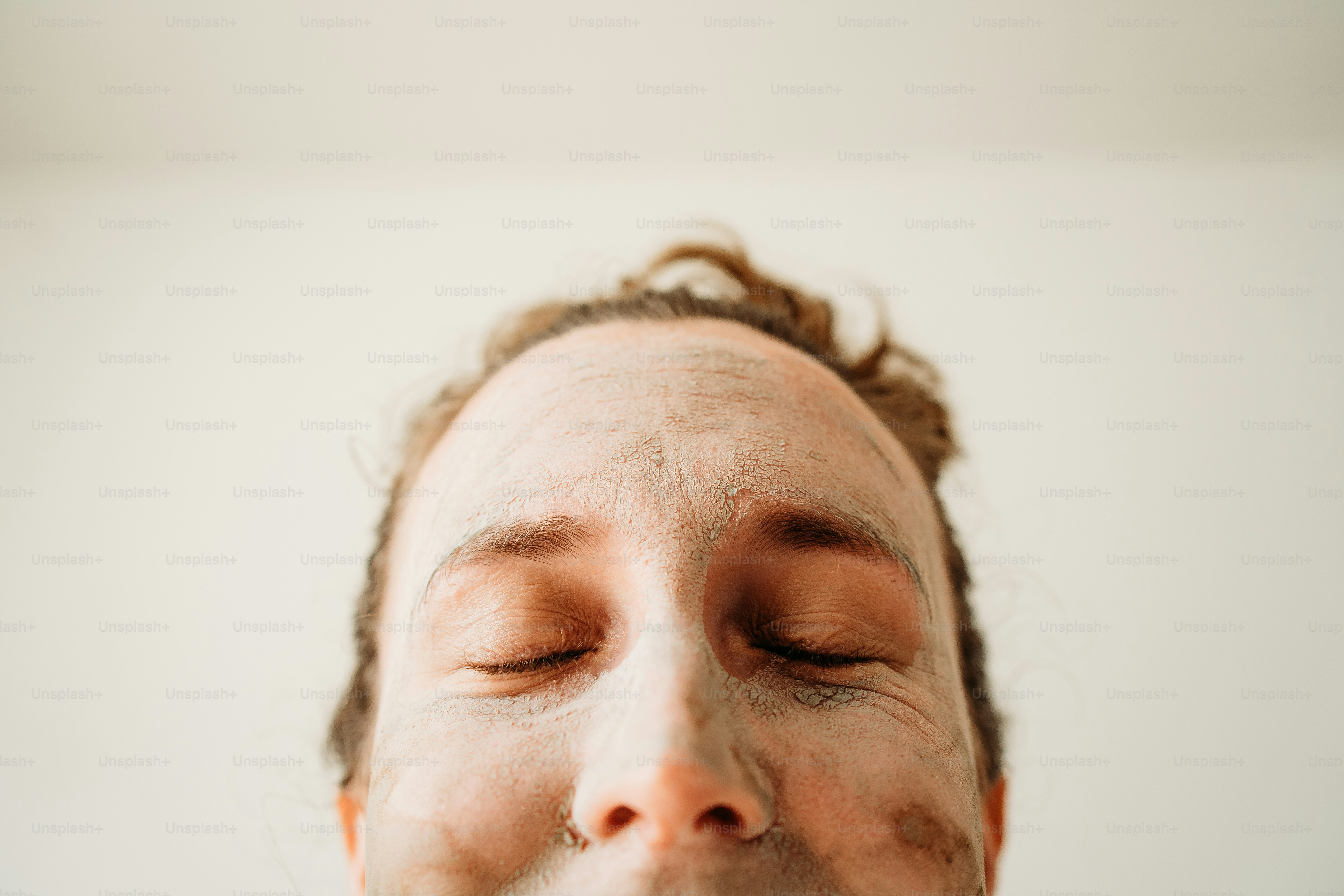 Puder transparentny – co to jest