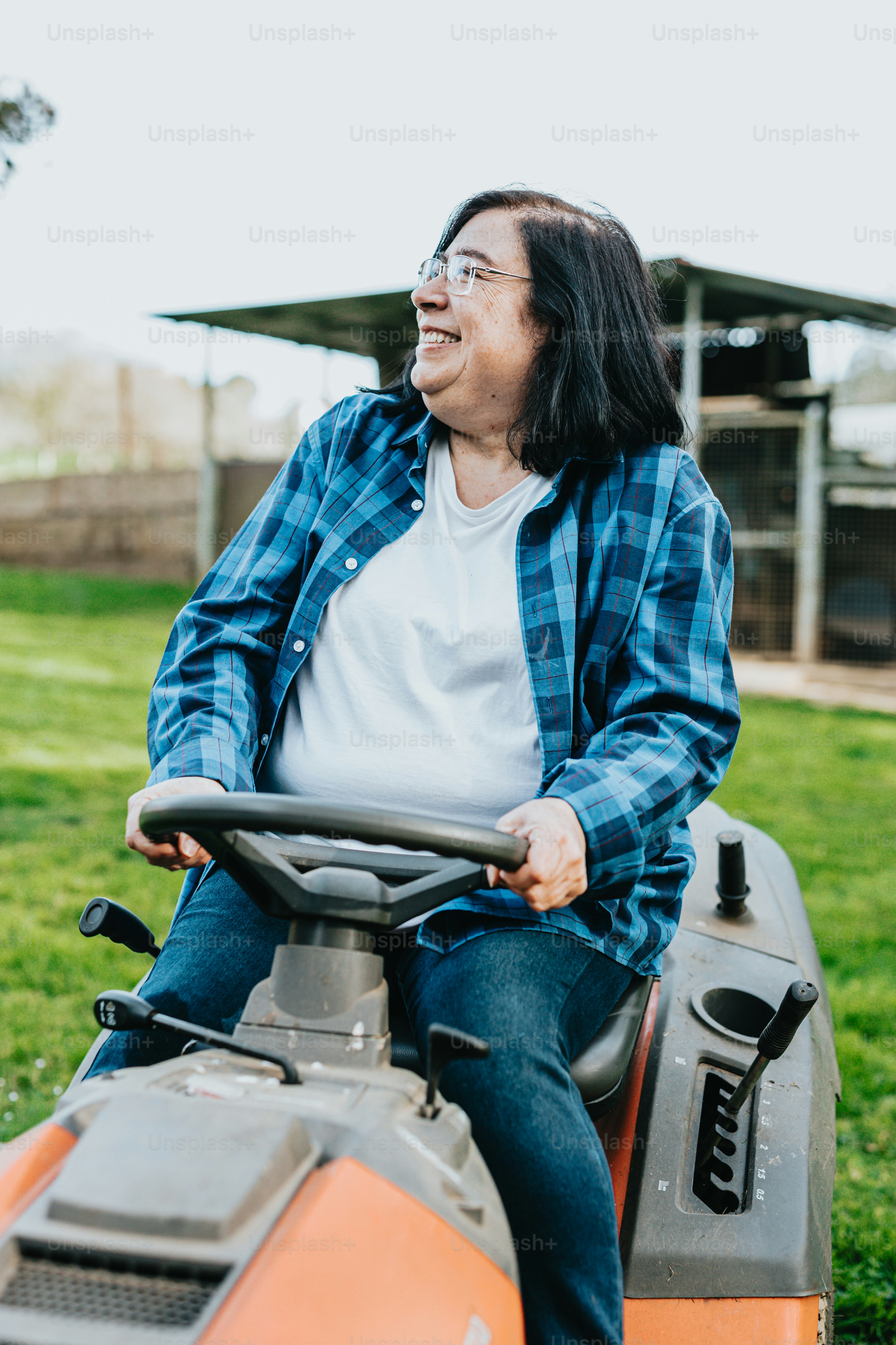 A man riding on the back of a lawn mower photo – Lawn Image on Unsplash