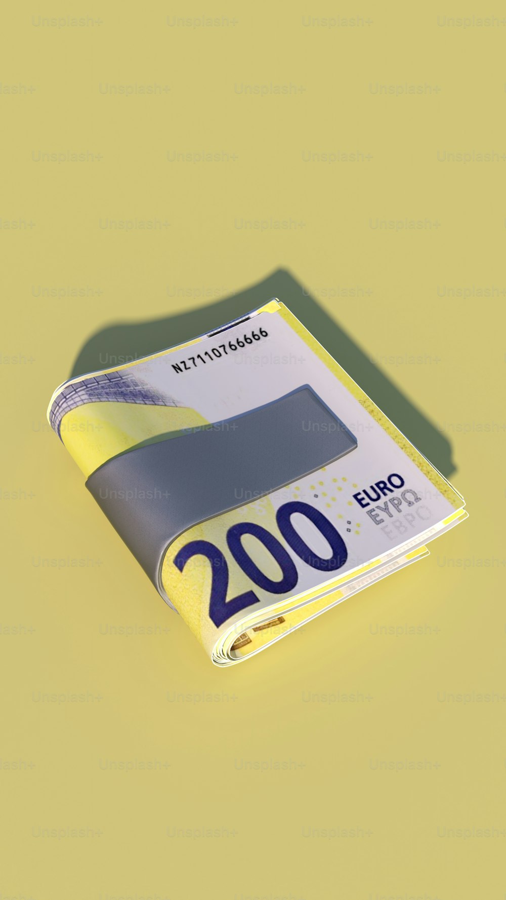 노란색 배경에 200유로 지폐 사진