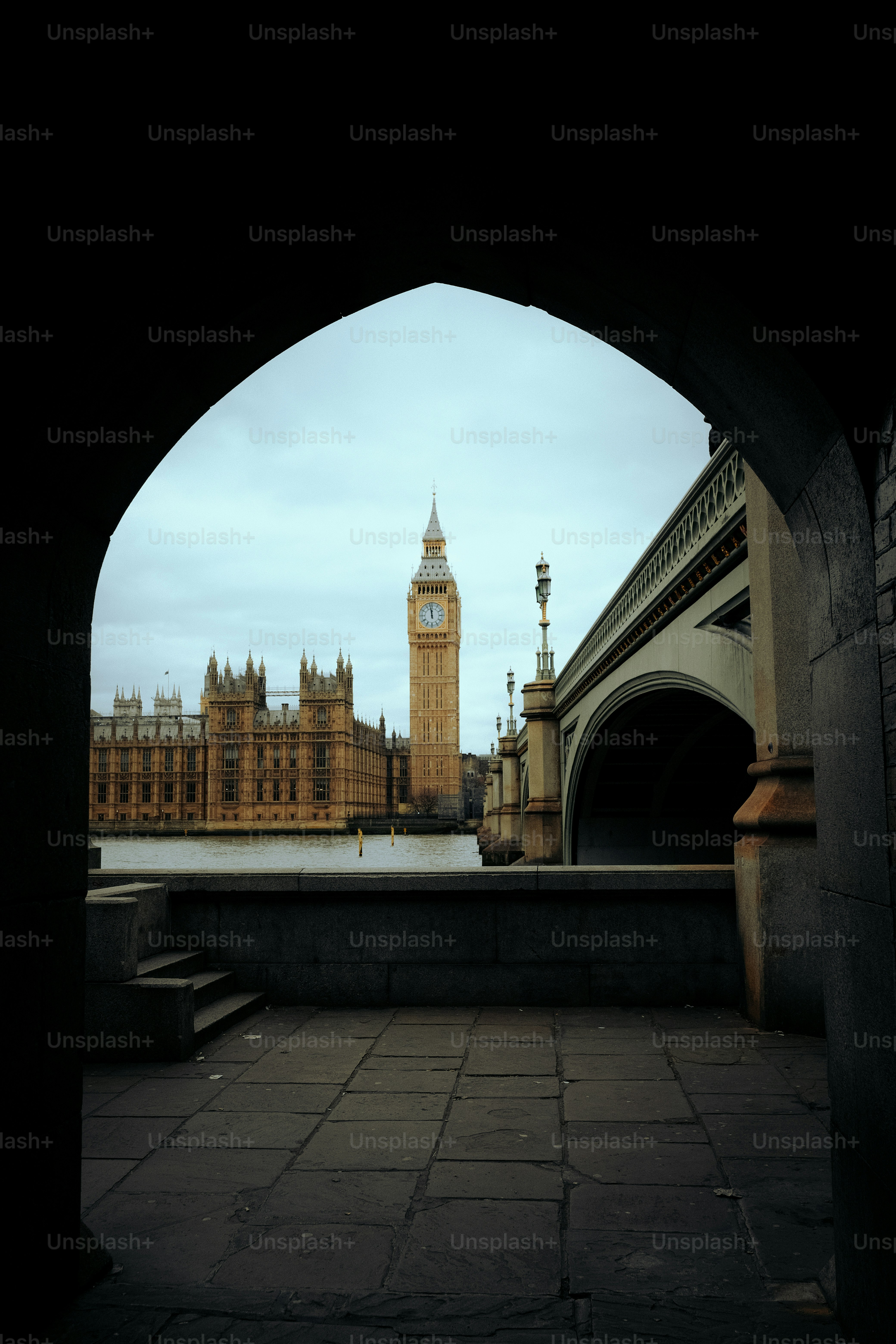 premium_photo-1679470210717-97fc30968fdf?ixid=M3wxMjA3fDB8MXxzZWFyY2h8MTN8fHBvbGl0aWNhbCUyMGV4cG9zJUMzJUE5cyUyMGFuZCUyMGNvcnJ1cHRpb24lMjBpbnZlc3RpZ2F0aW9uc3xlbnwwfHx8fDE3NTUxNTQ0NTR8MA\u0026ixlib=rb-4.1.0