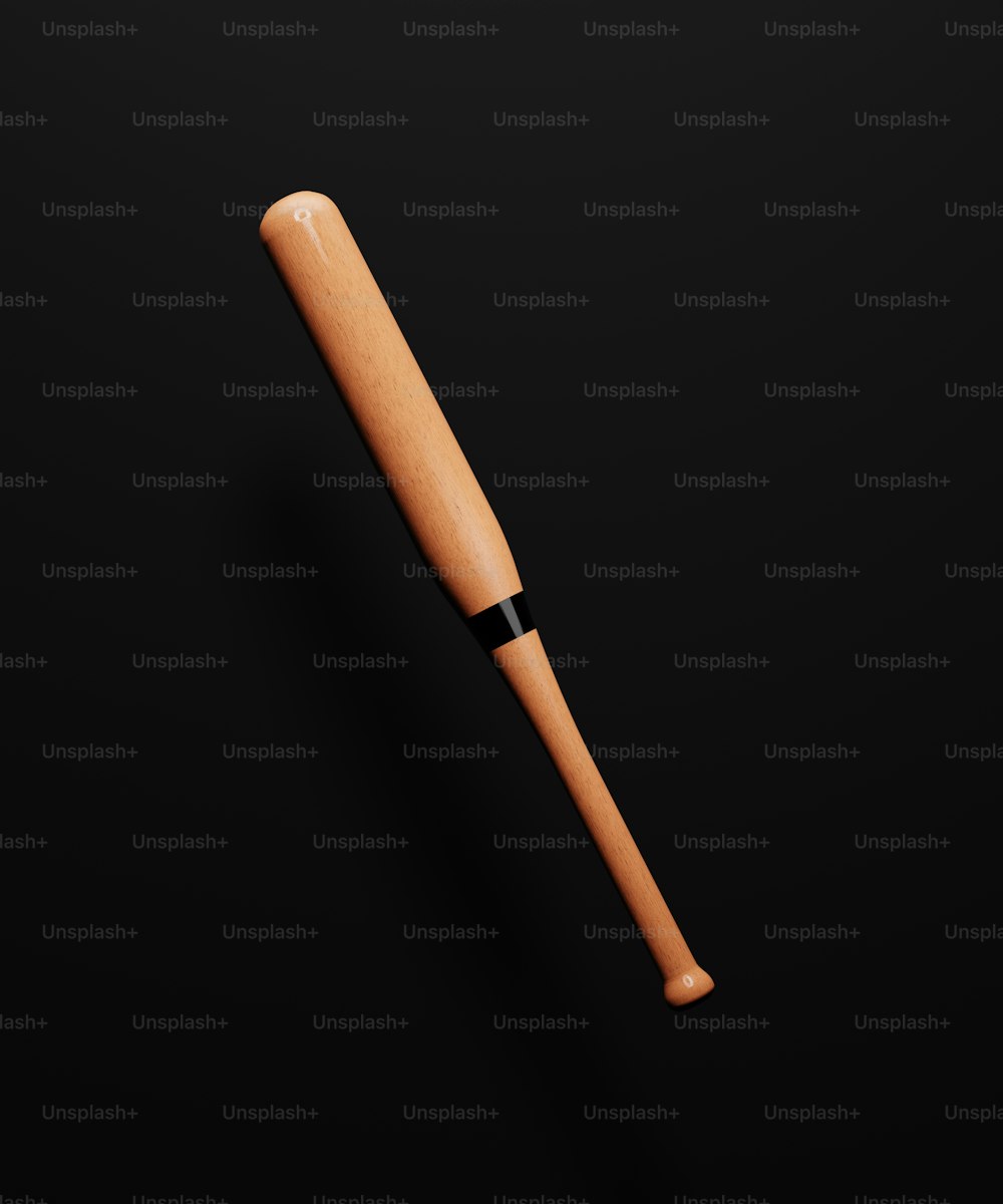 Un bate de béisbol de madera sobre un fondo negro