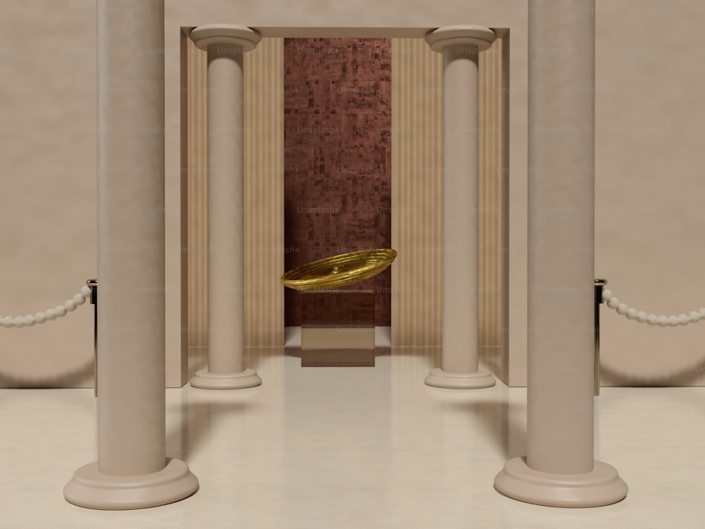 uma sala com colunas e um objeto dourado no meio