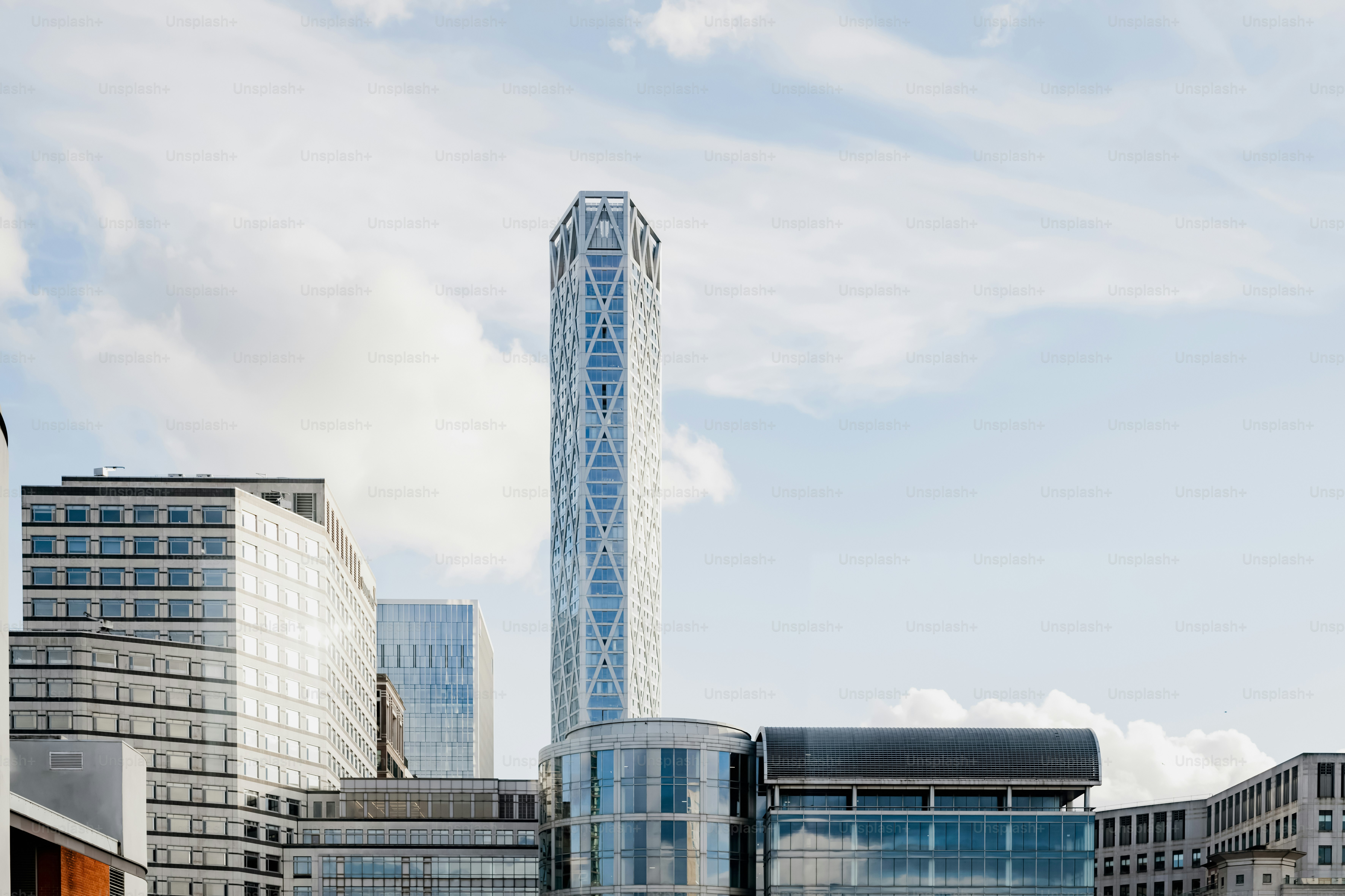 A Body Of Water Surrounded By Tall Buildings Photo – Canary Wharf Image ...