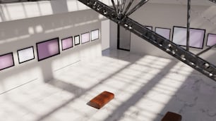 ein Zimmer mit einer Treppe und mehreren Fenstern