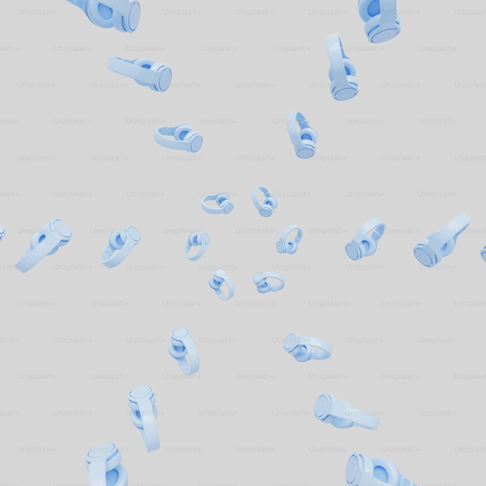 un groupe d’objets bleus flottant dans les airs