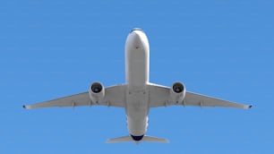 Un grande aereo di linea che vola attraverso un cielo blu