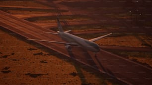 Ein großes Düsenflugzeug fliegt nachts über eine Landebahn