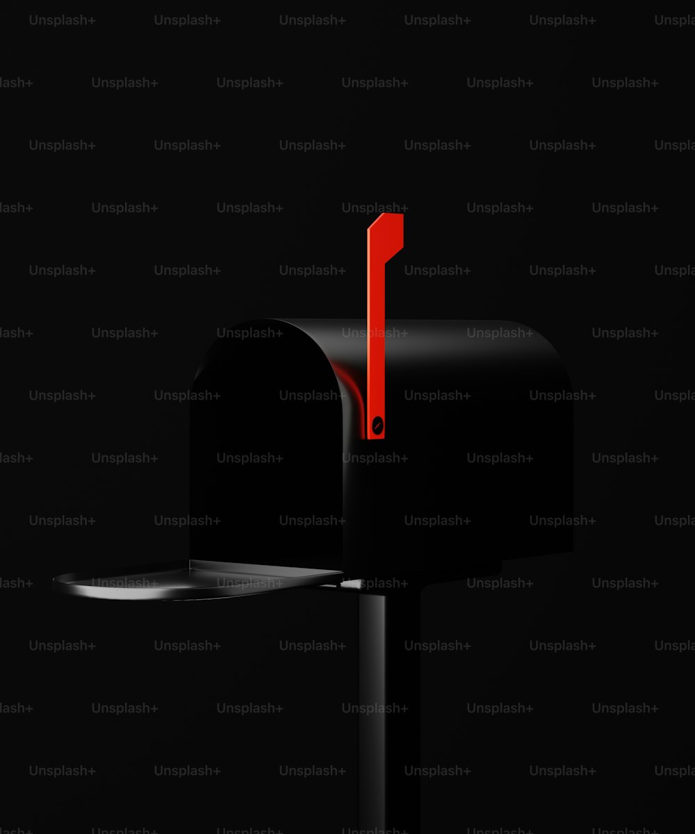 un buzón negro con una letra roja