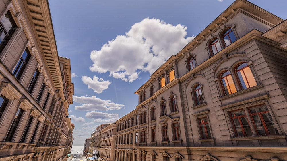 Una imagen de un edificio con un cielo en el fondo