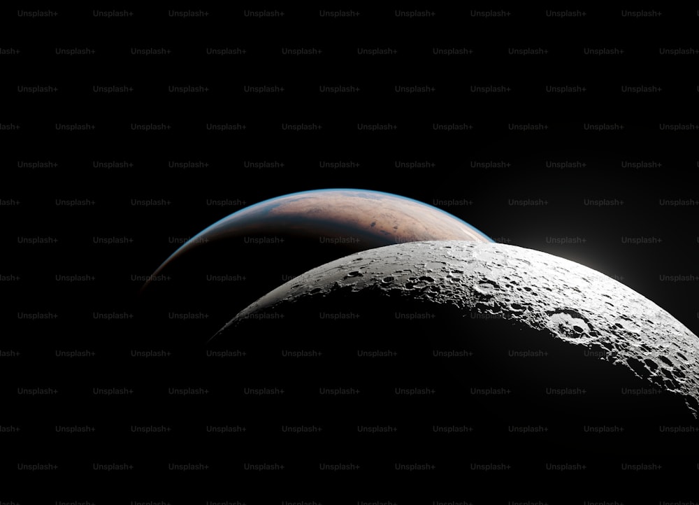 um close up de uma lua e um objeto distante