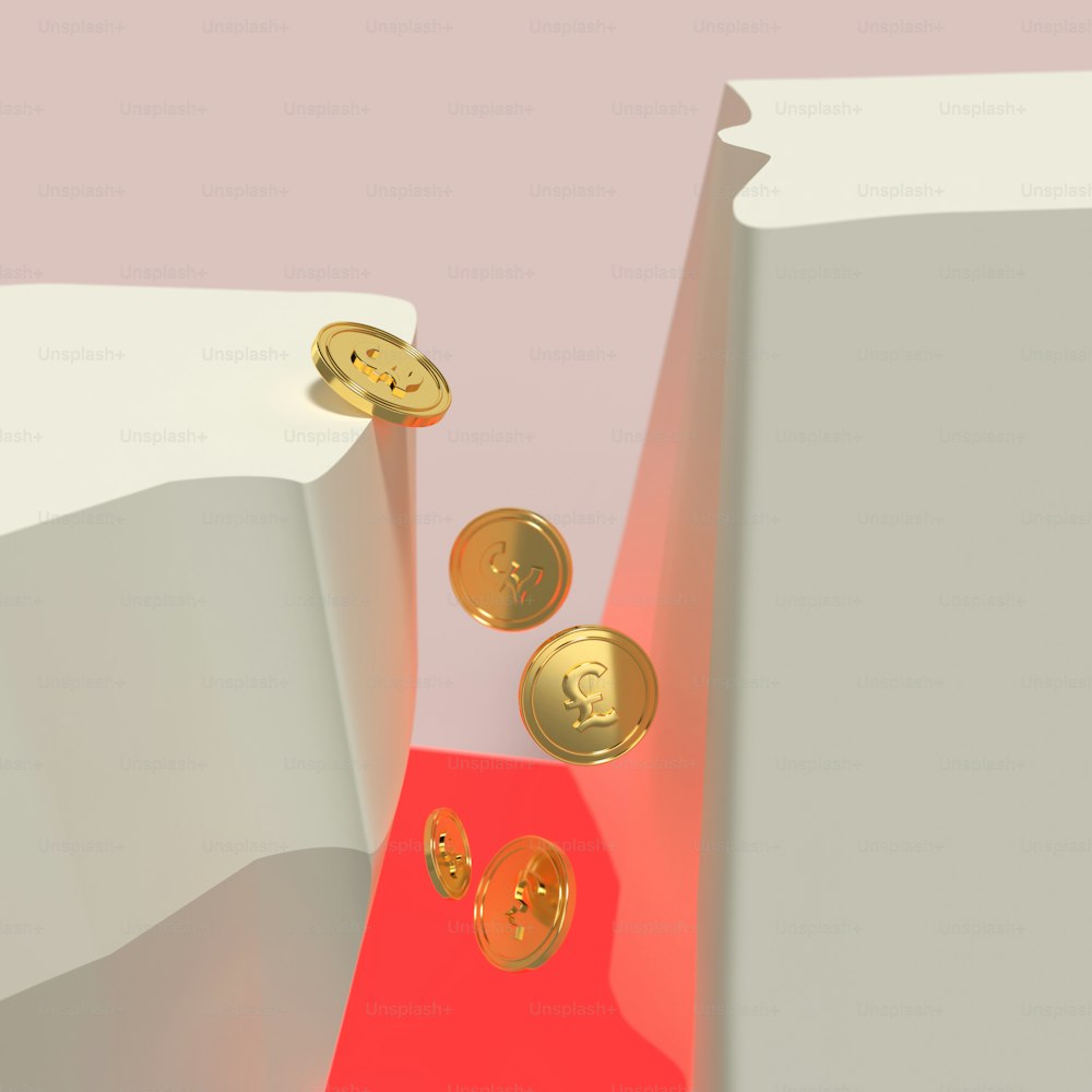 Un gruppo di monete d'oro sedute in cima a un tavolo rosso