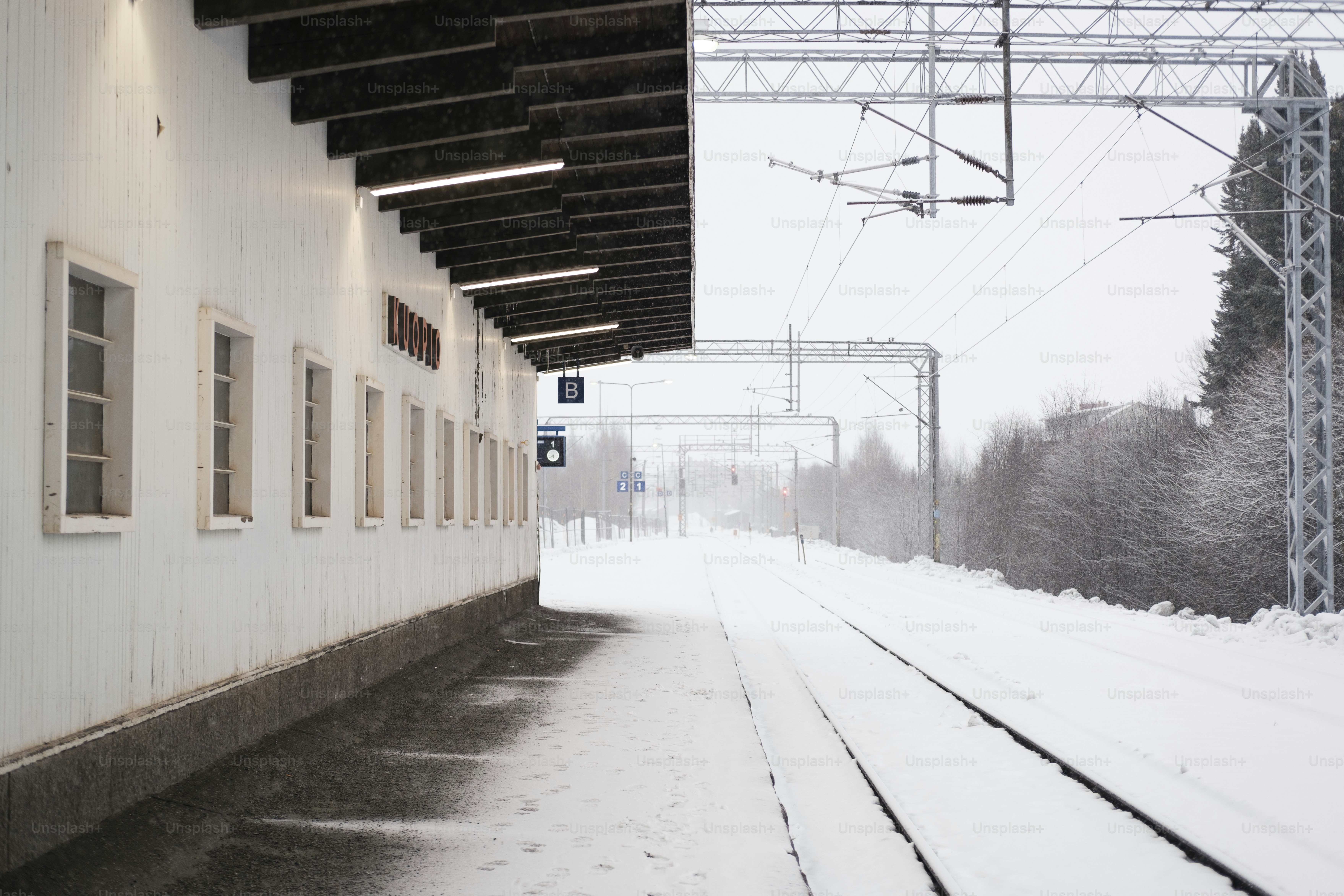 premium_photo-1679862939567-f59d6f3b16e5?ixid=M3wxMjA3fDB8MXxzZWFyY2h8MTd8fGFzY2hhZmZlbmJ1cmclMjBhdXNnZWhlbiUyMGRvbm5lcnN0YWd8ZW58MHx8fHwxNzU2MzkwNjQ0fDA\u0026ixlib=rb-4.1.0