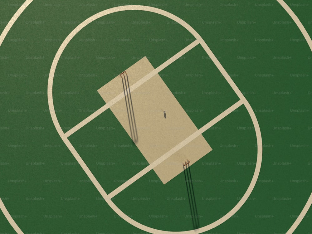una veduta aerea di un campo da basket con un canestro da basket