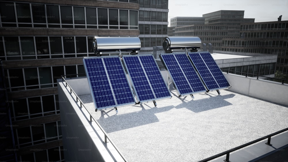 건물 위에 앉아 있는 3개의 태양 전지판