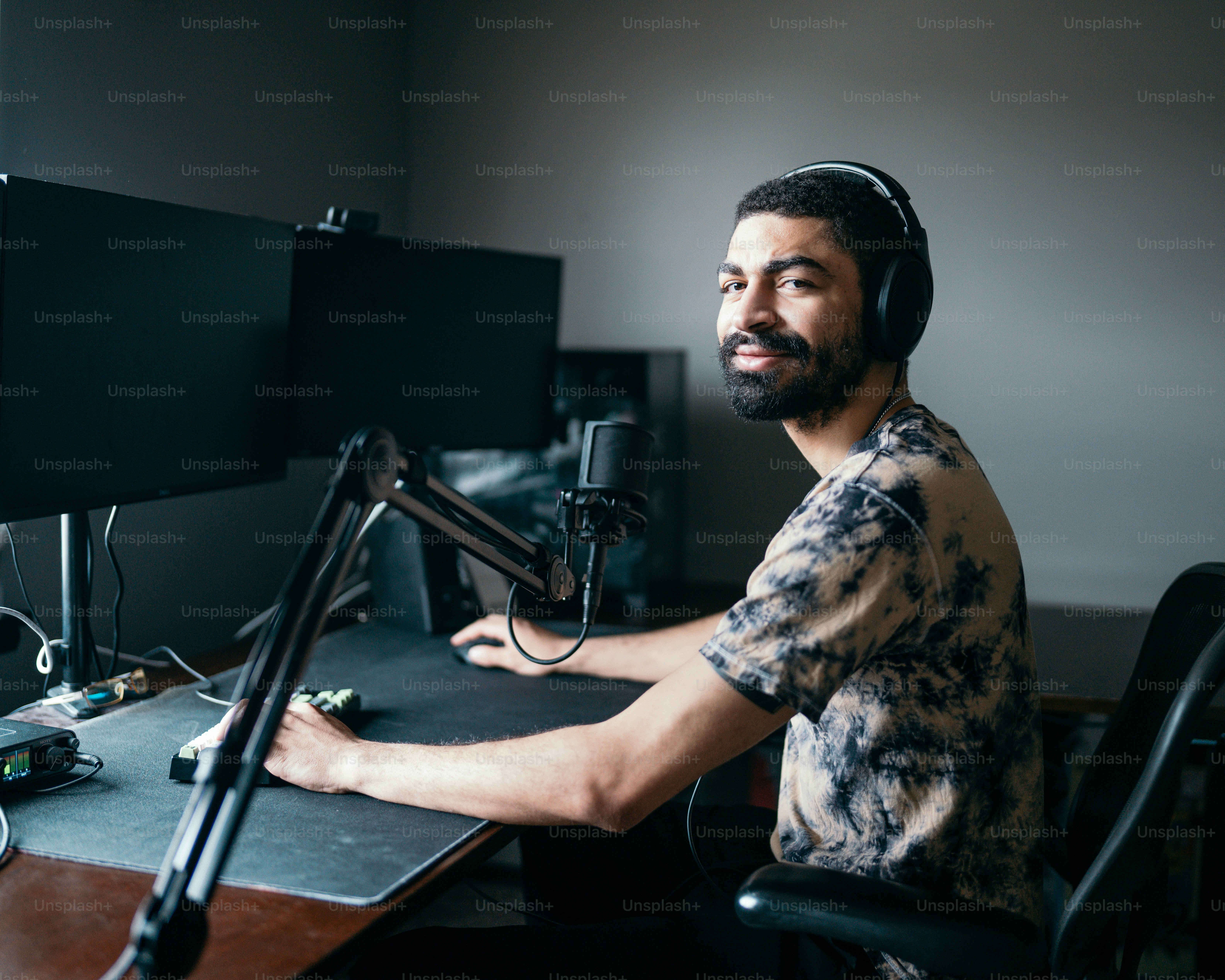 DISCOVERY LITHIUM CLOSES FINAL TRANCHE OF FLOW-THROUGH FINANCING; EXTENDS MARKETING ENGAGEMENT