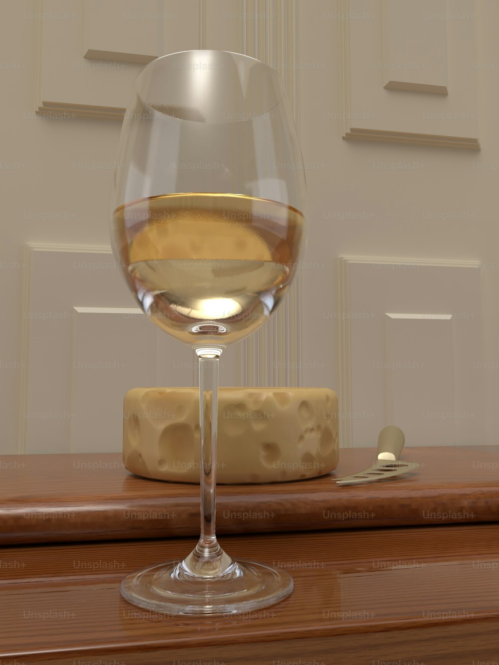 Una copa de vino sentada encima de una mesa de madera