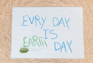 a piece of paper that says every day is earth day