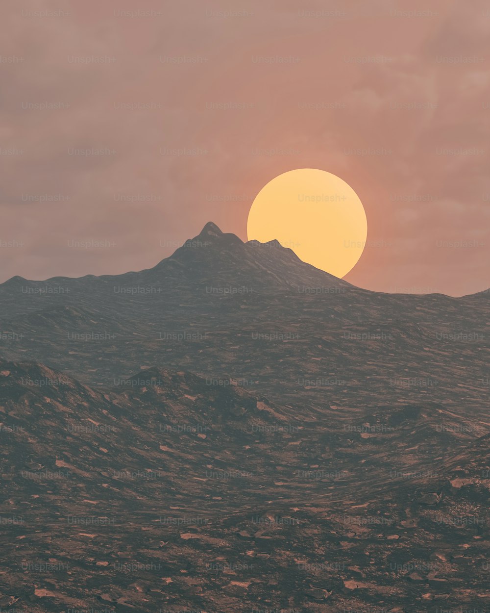 太陽が山脈に沈んでいる