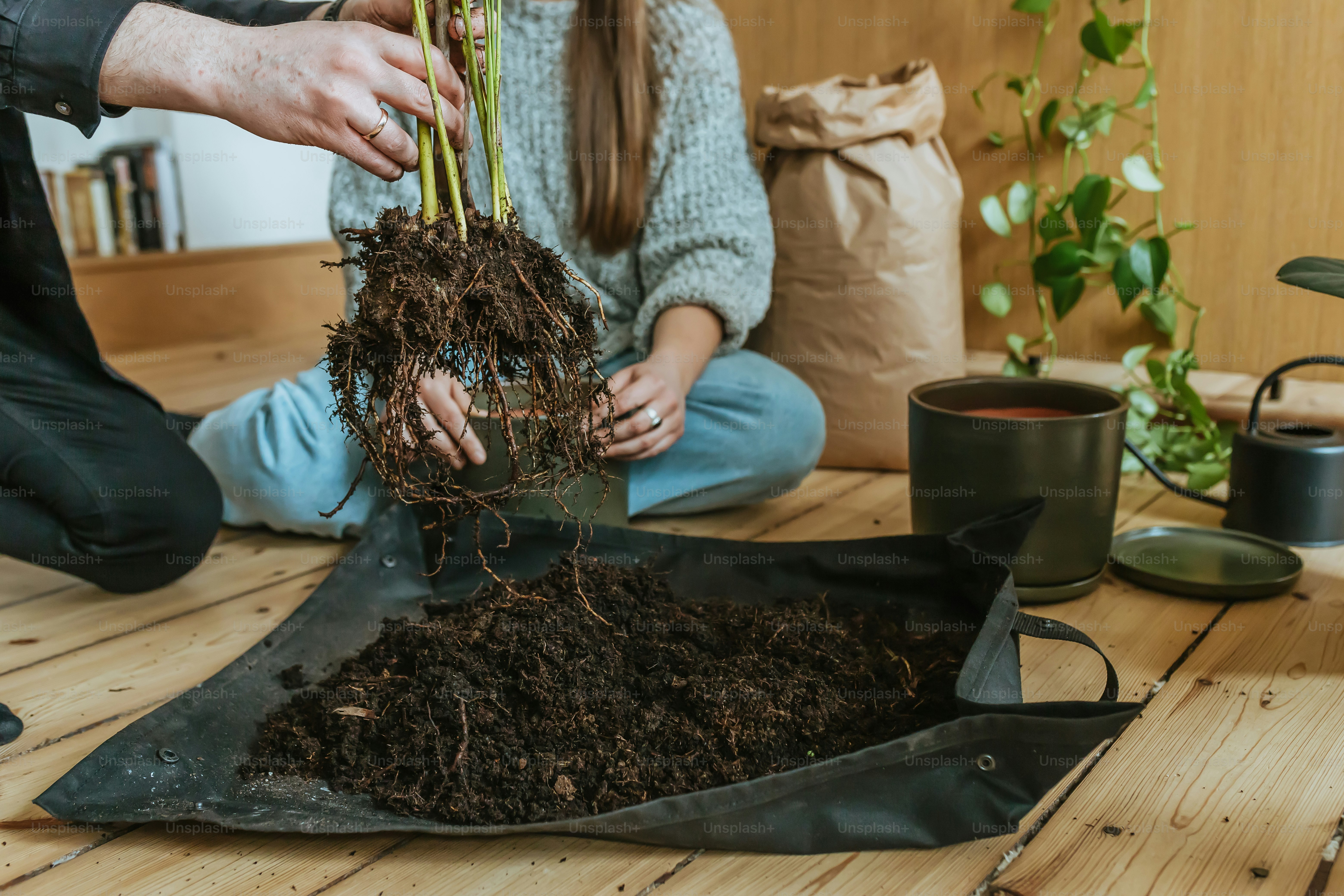 How to reduce odor when composting indoors