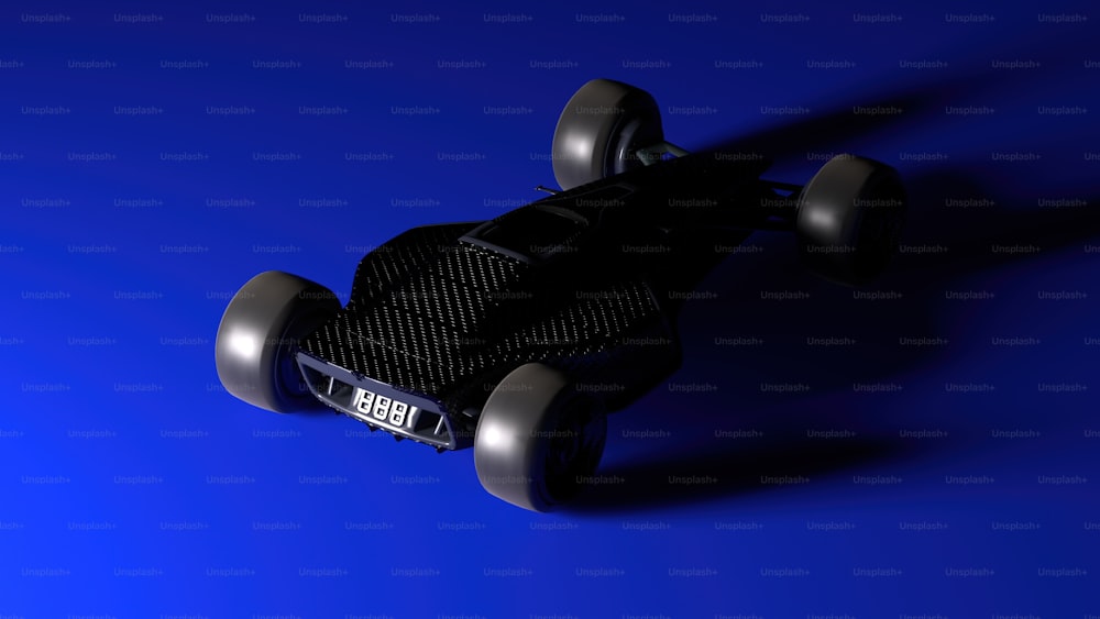 ein schwarzes Skateboard mit Rädern auf blauem Hintergrund