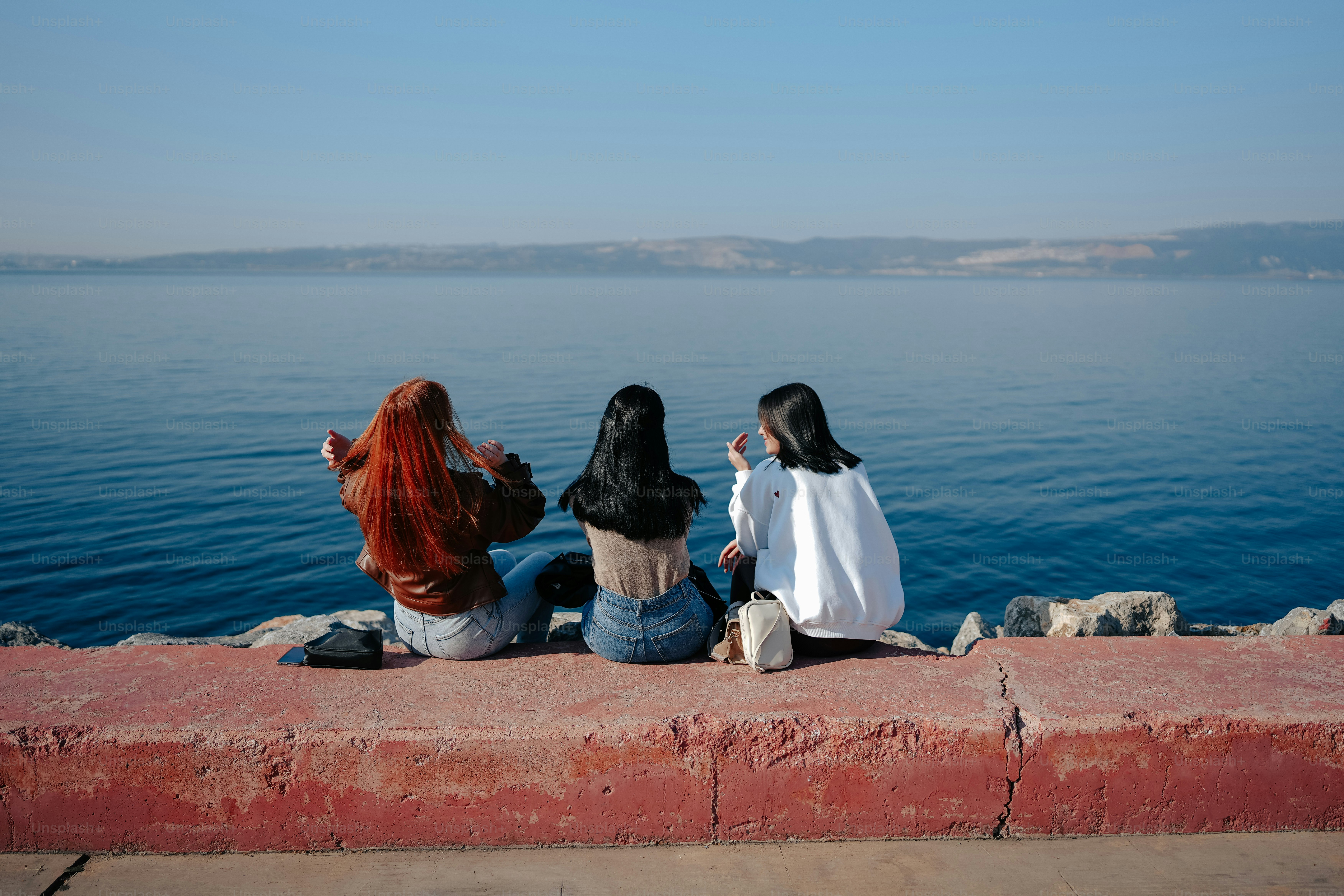 Interwoven Lives: Tales of Cross-Cultural Friendships and Their Role in Bridging Cultures