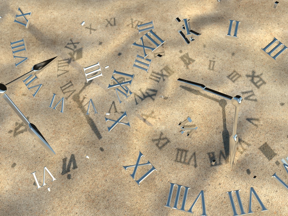 eine Gruppe römischer Ziffern auf dem Boden