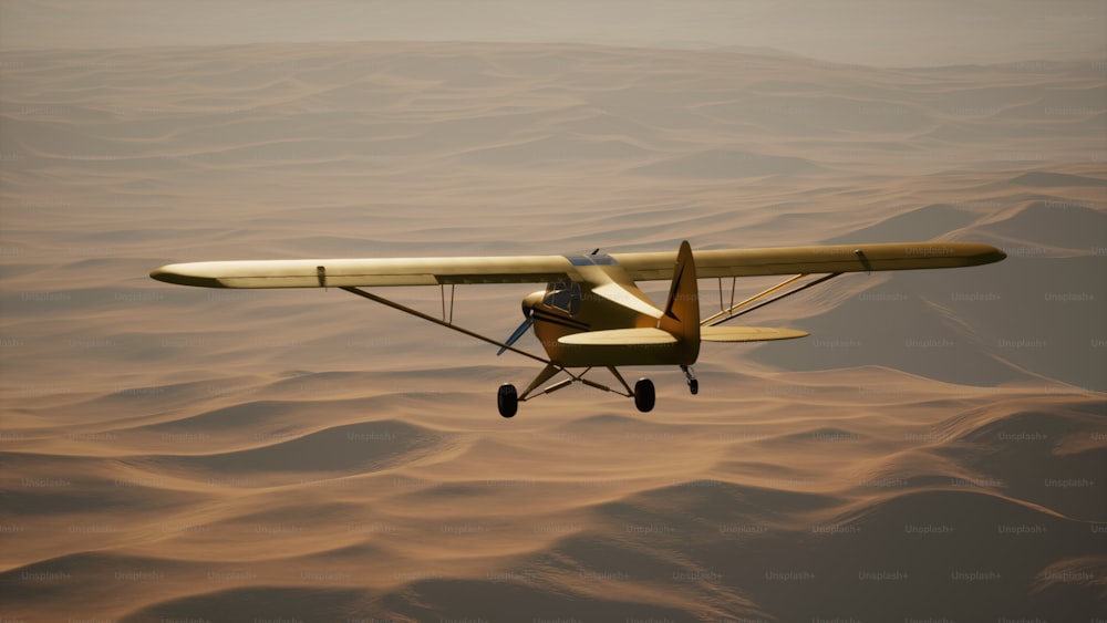 um pequeno avião voando sobre uma paisagem do deserto