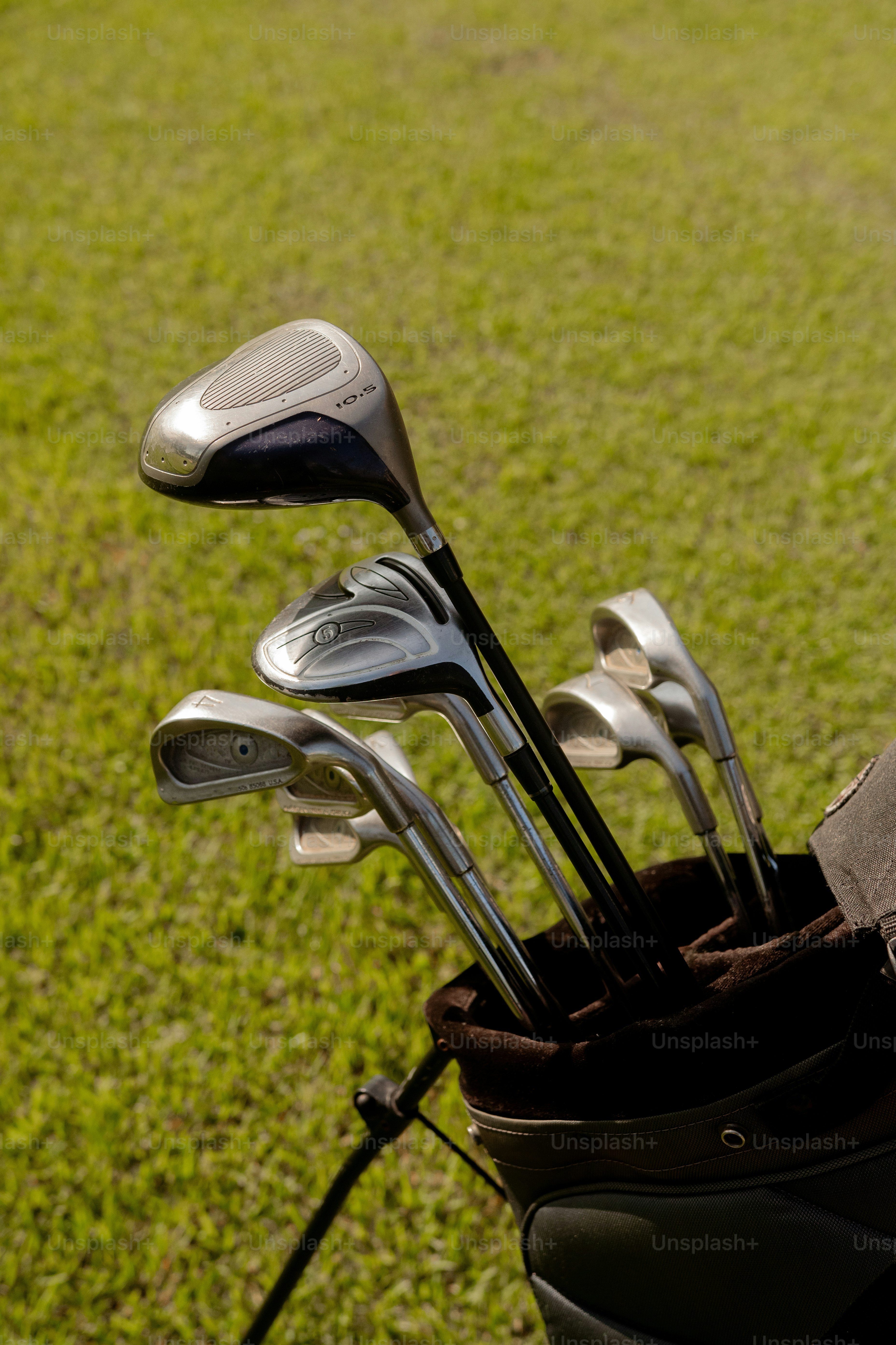 a person holding a bag of golf clubs