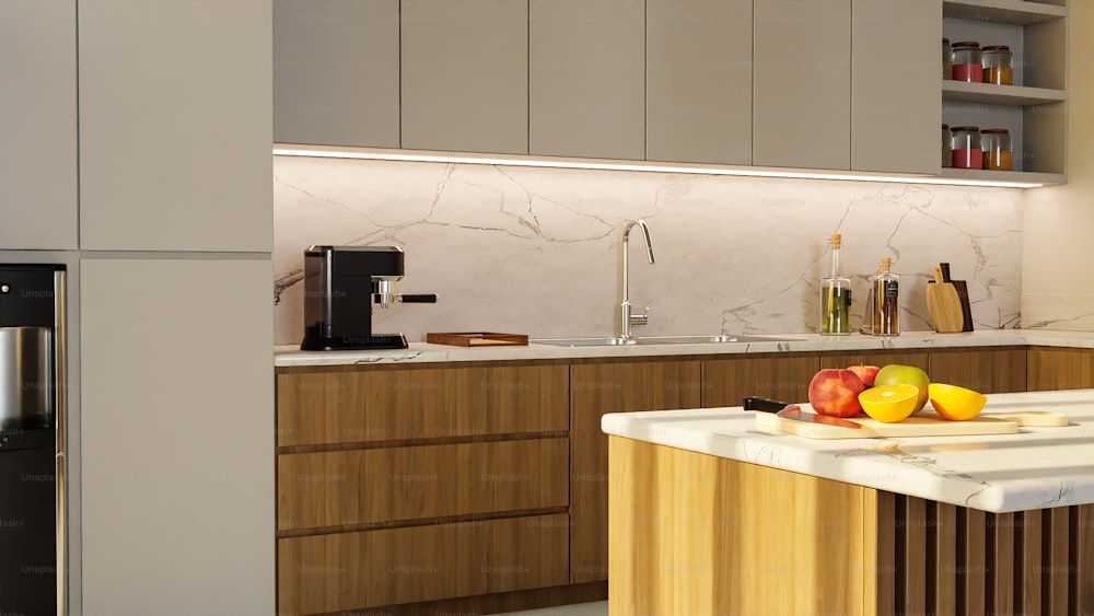 una cucina con ripiani in marmo e armadi in legno