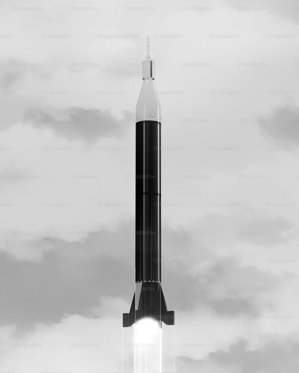 Una foto en blanco y negro de un cohete