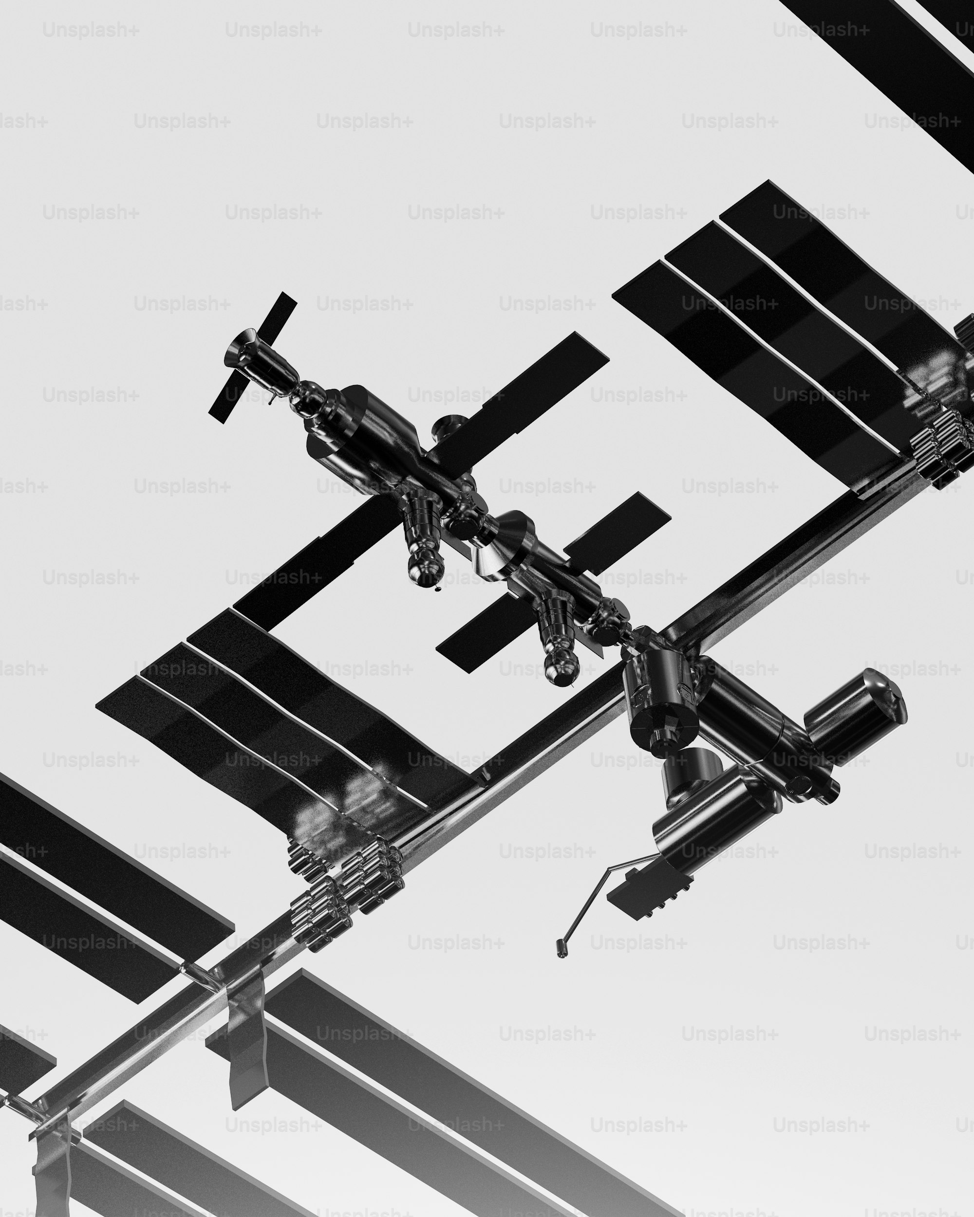 uma foto em preto e branco de uma antena parabólica