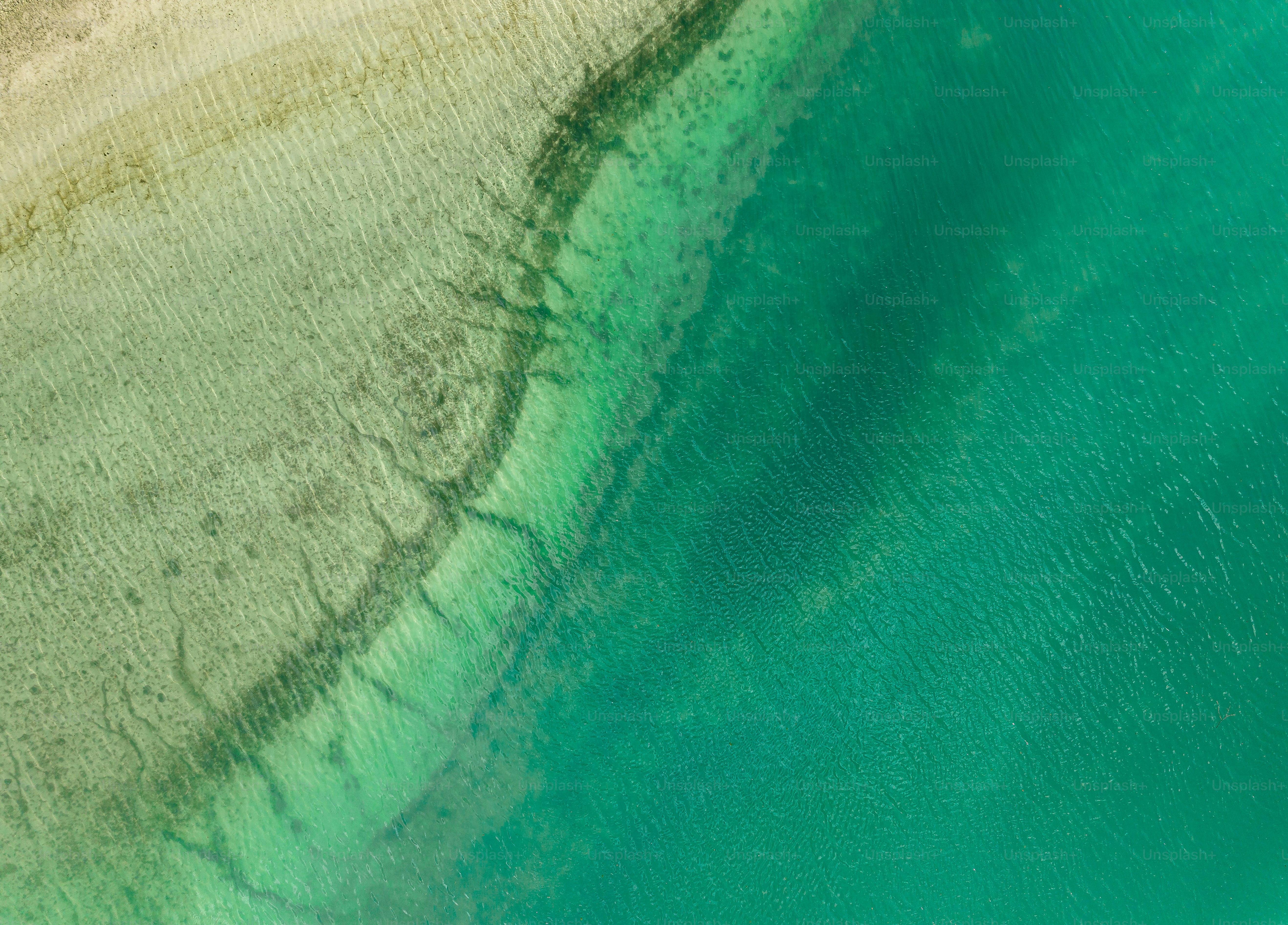 une vue aérienne d’un plan d’eau