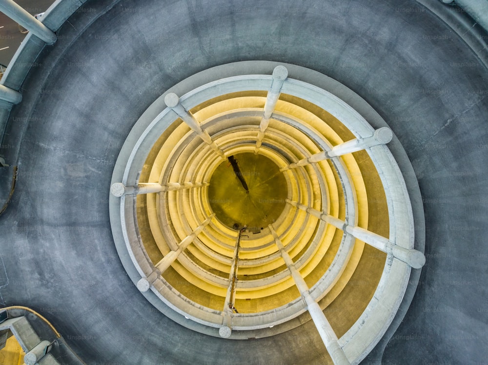 Una vista del interior de una estructura de hormigón