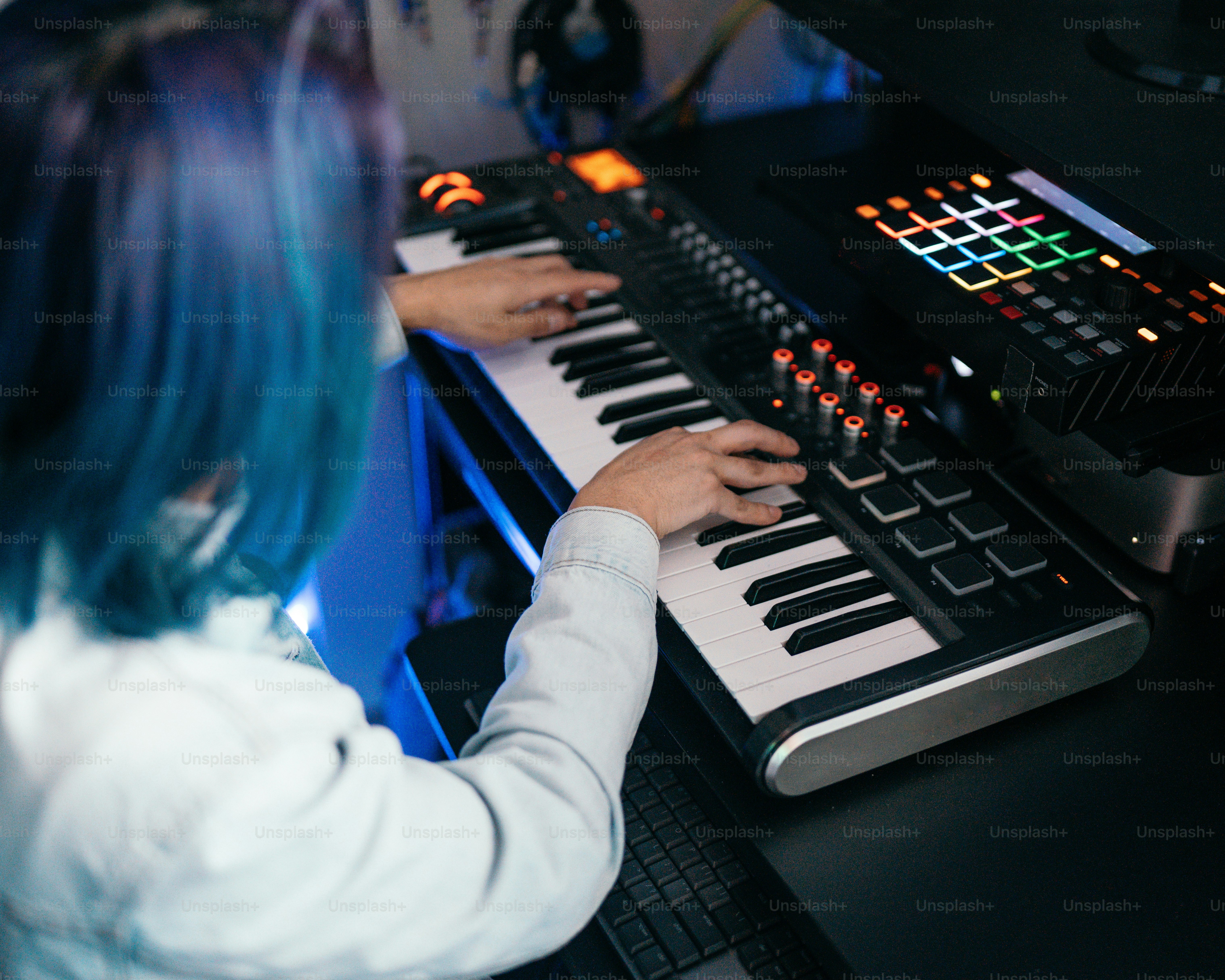 A person playing a keyboard with a controller photo – Keyboard Image on ...