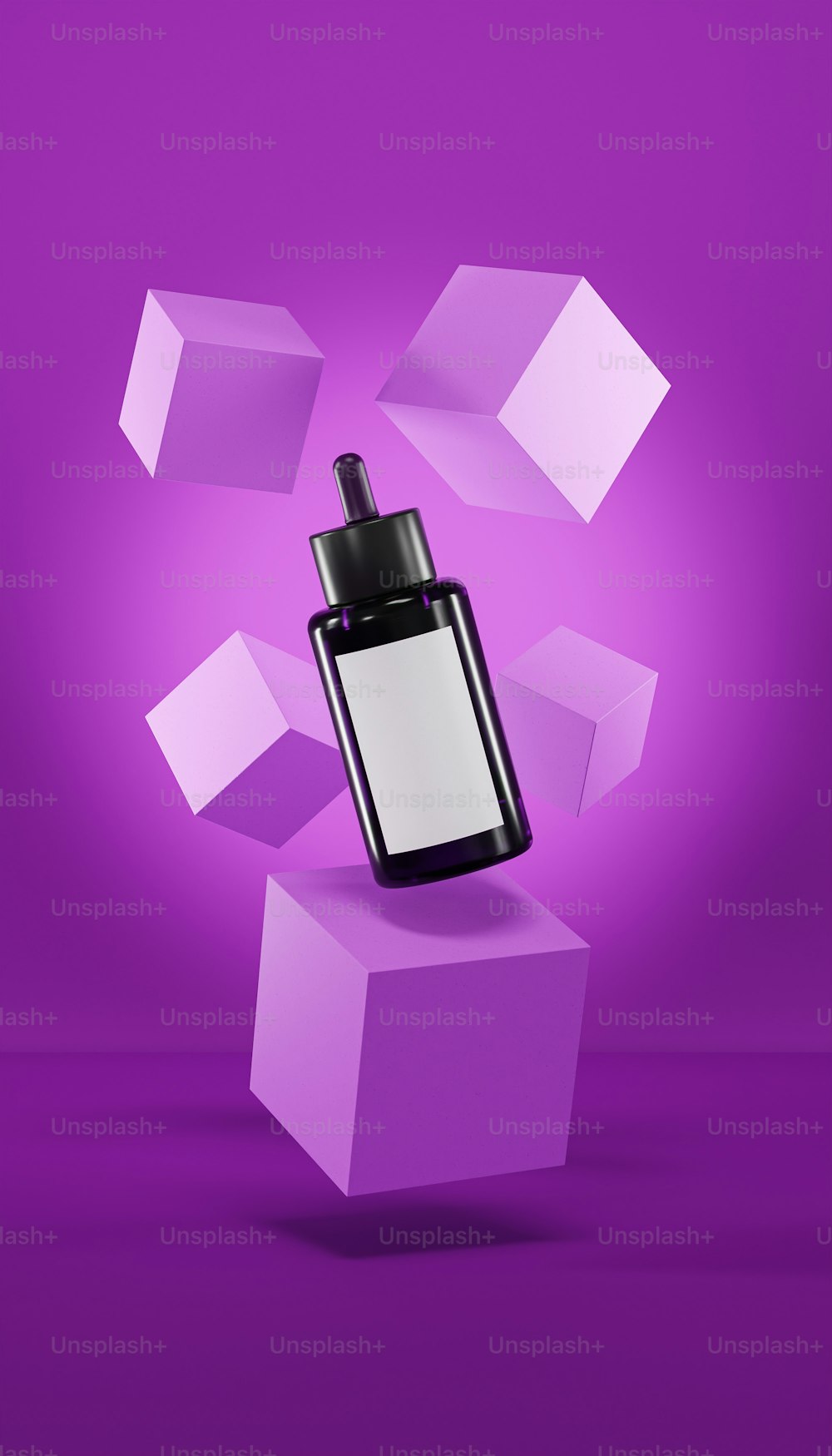 Una botella de perfume sobre un fondo púrpura