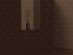 una stanza con una parete marrone e un vaso marrone con canne in esso