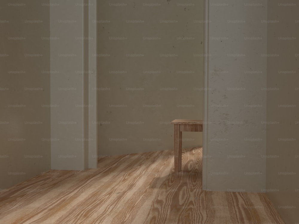 ein kleiner Holztisch in der Mitte eines Raumes