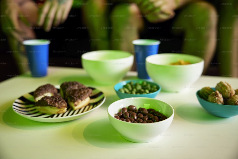 a table topped with bowls filled with food