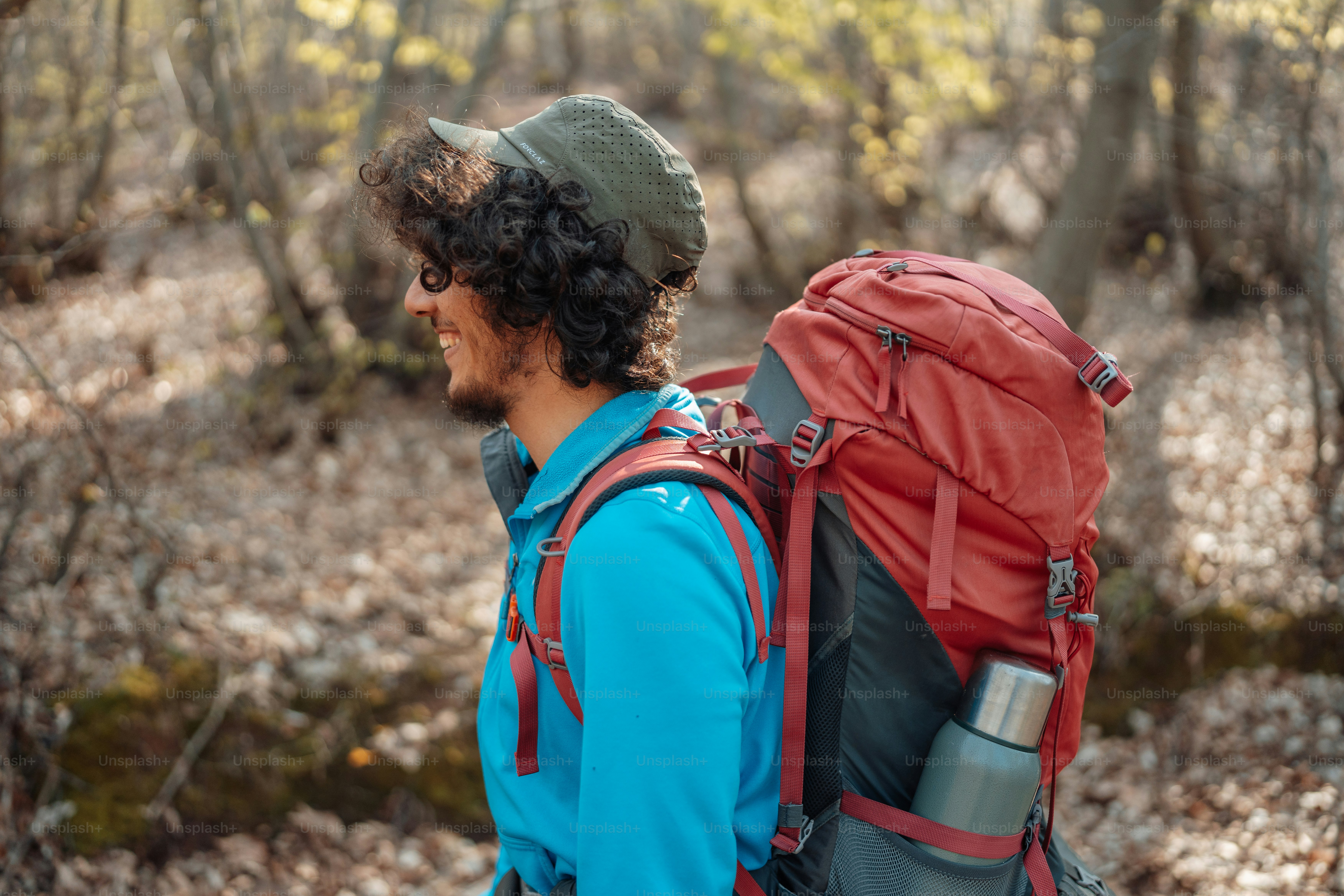 A man with a backpack in the woods photo – Güneyköy Image on Unsplash