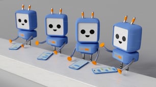 um grupo de pequenos robôs sentados em cima de uma mesa