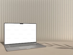 Ein Laptop, der auf einem Tisch sitzt