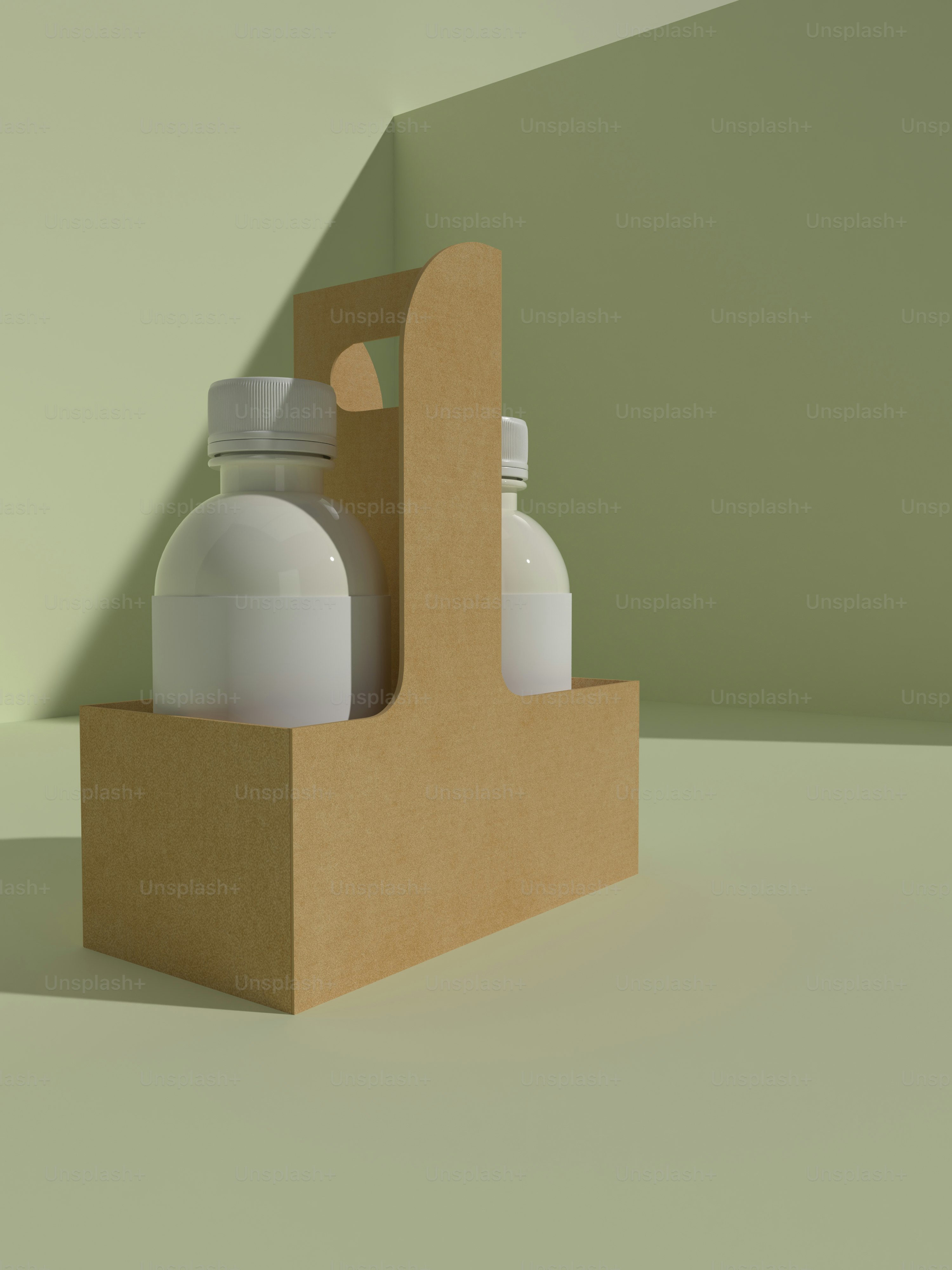 una caja de cartón con dos botellas