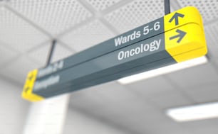 Un panneau directionnel hospitalier monté au plafond indiquant le chemin vers le service d’oncologie - rendu 3D